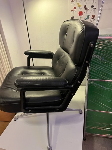 Vitra eames lobby - chair, 104